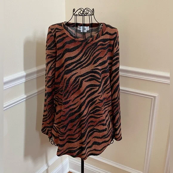 NWT Rae Mode Tiger Print Lightweight Sweater - Picture 2 of 5